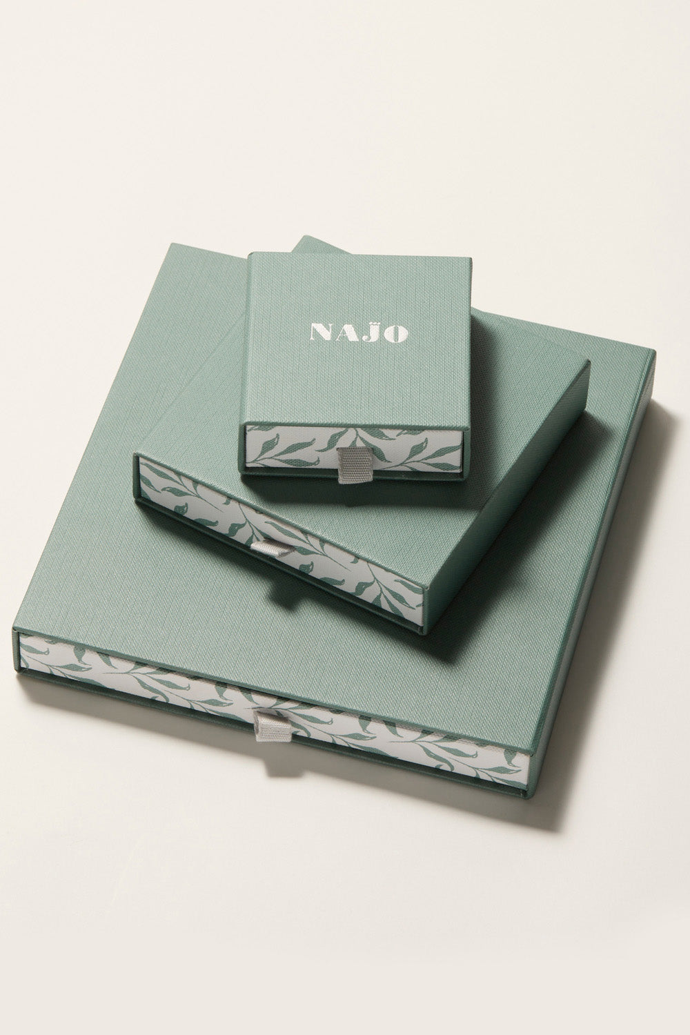 Product shot of the Vista Chain Bracelet in colour Silver (Metallics), detail