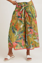 Model Ziara wearing size S of the Hendrix Pant in colour Verde (Green), from the front, cropped image