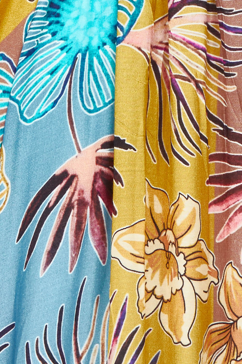 Product shot of the Amisha S/S Maxi in colour Chai, detail