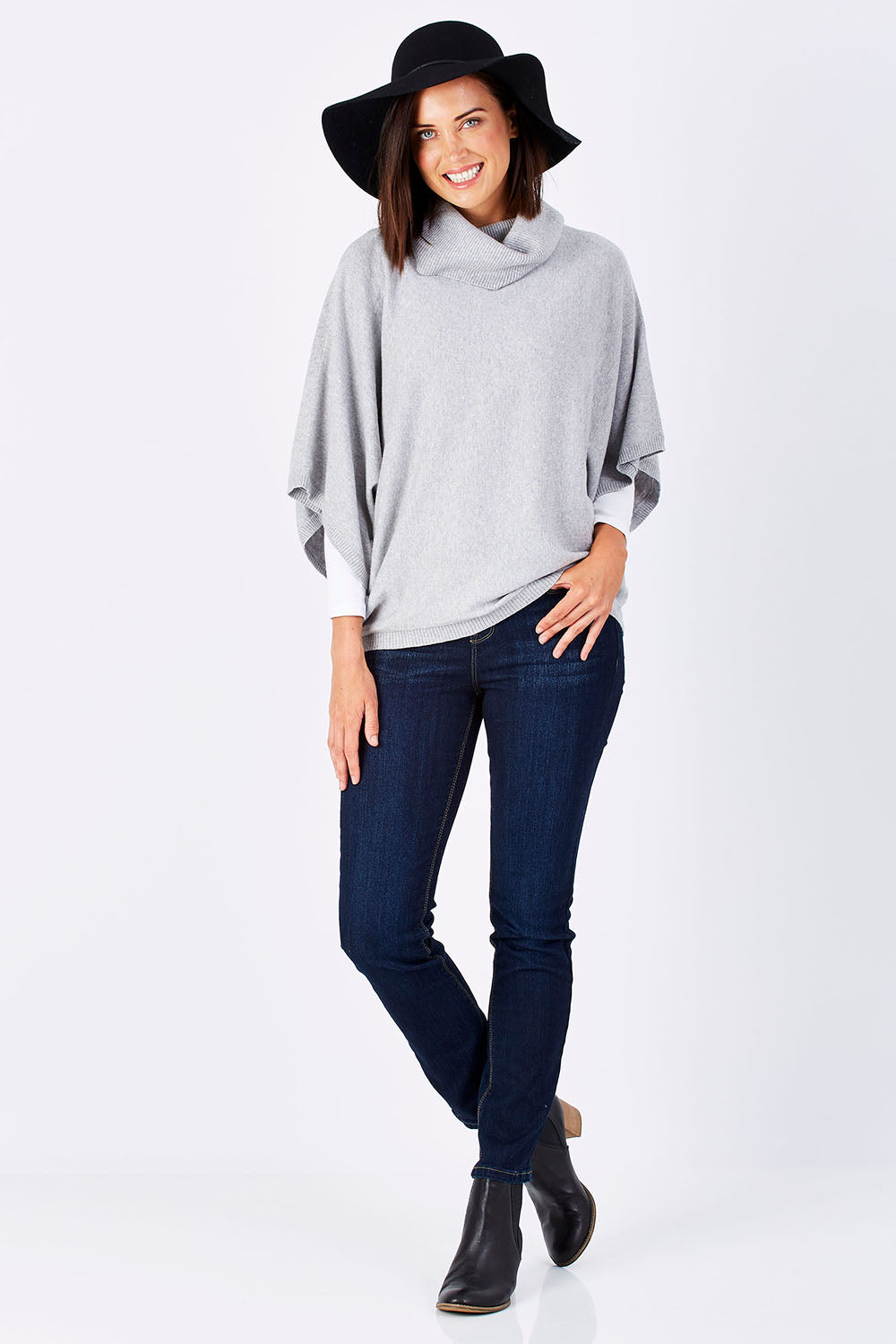 Model Perrie wearing size S of the Natural Swing Kimono in colour Dove (Grey), from the front, showing the whole outfit
