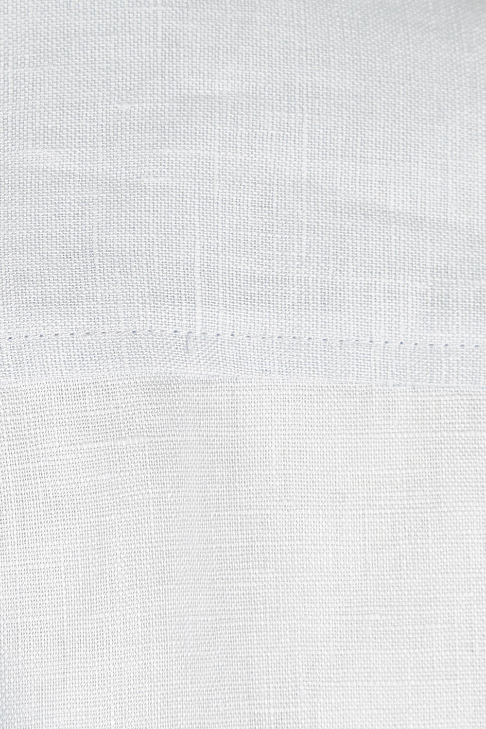 Product shot of the Linen Oversized Boyfriend Shirt in colour Lightblue (Blue), detail