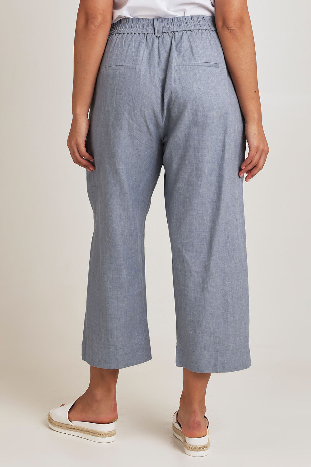 Model Terri-Leigh wearing size 14 of the Linen Cotton 7/8 Pant in colour Chambray (Blue), from the back