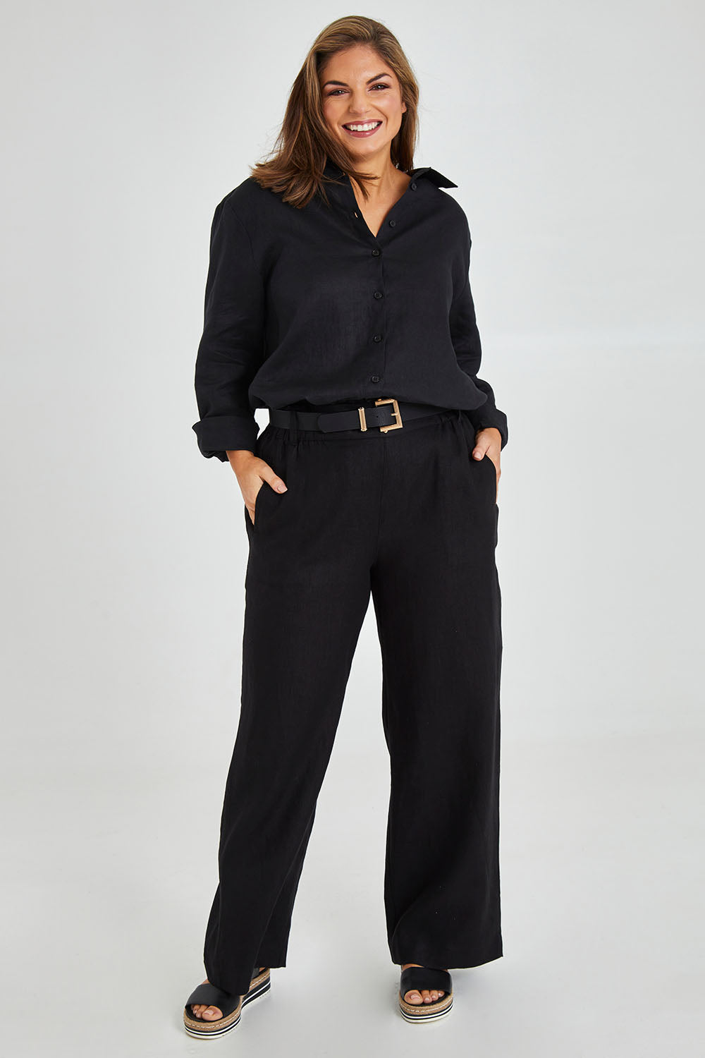 Model Monique wearing size 14 of the Linen Wide Leg Pant in colour Black (Black), from the front, showing the whole outfit