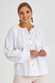 Model Monique wearing size 14 of the Relaxed Linen Blouse in colour White (White), from the front, cropped image