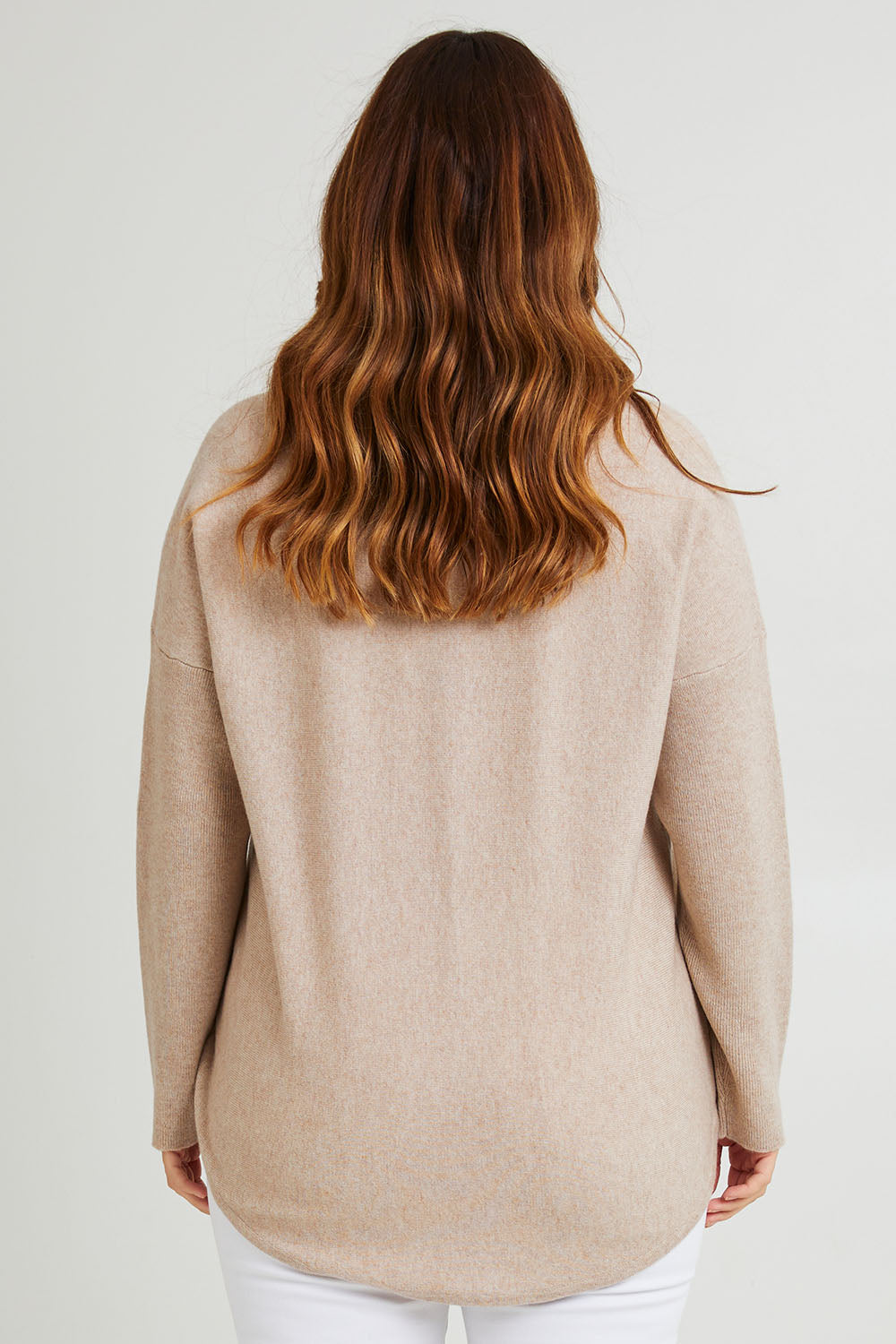 Model Laura wearing size L of the Wool Cashmere V Sweater in colour Natural, from the back