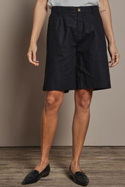 Model Amanda wearing size 10 of the Linen Cotton Long Short in colour Black (Black), from the front, cropped image