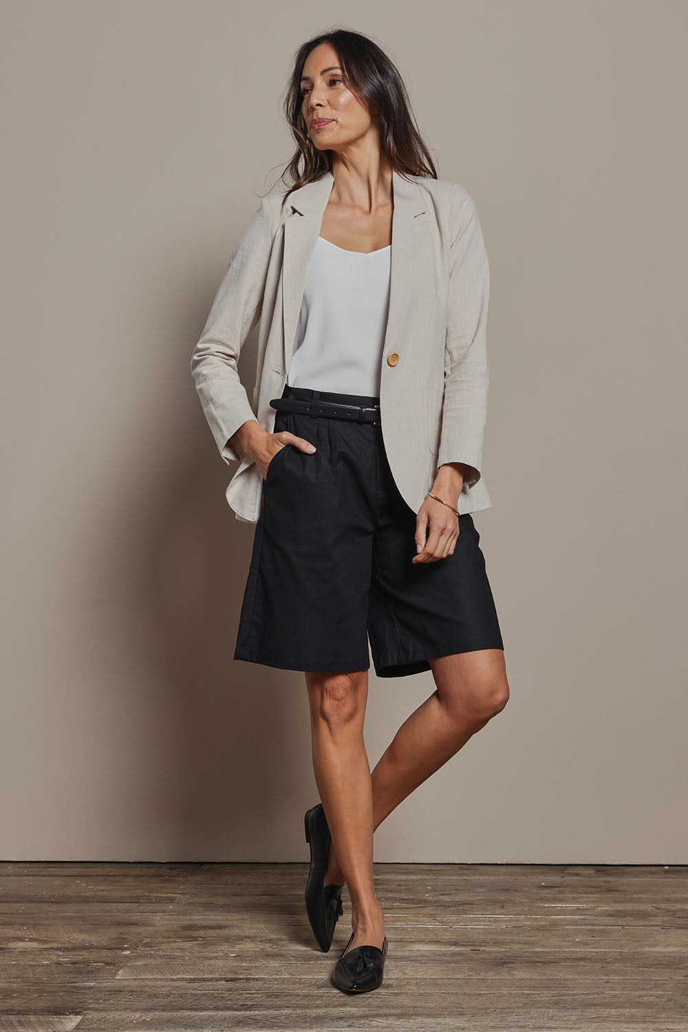 Model Summer wearing size 10 of the Linen Cotton Long Short in colour Black (Black), from the front, showing the whole outfit