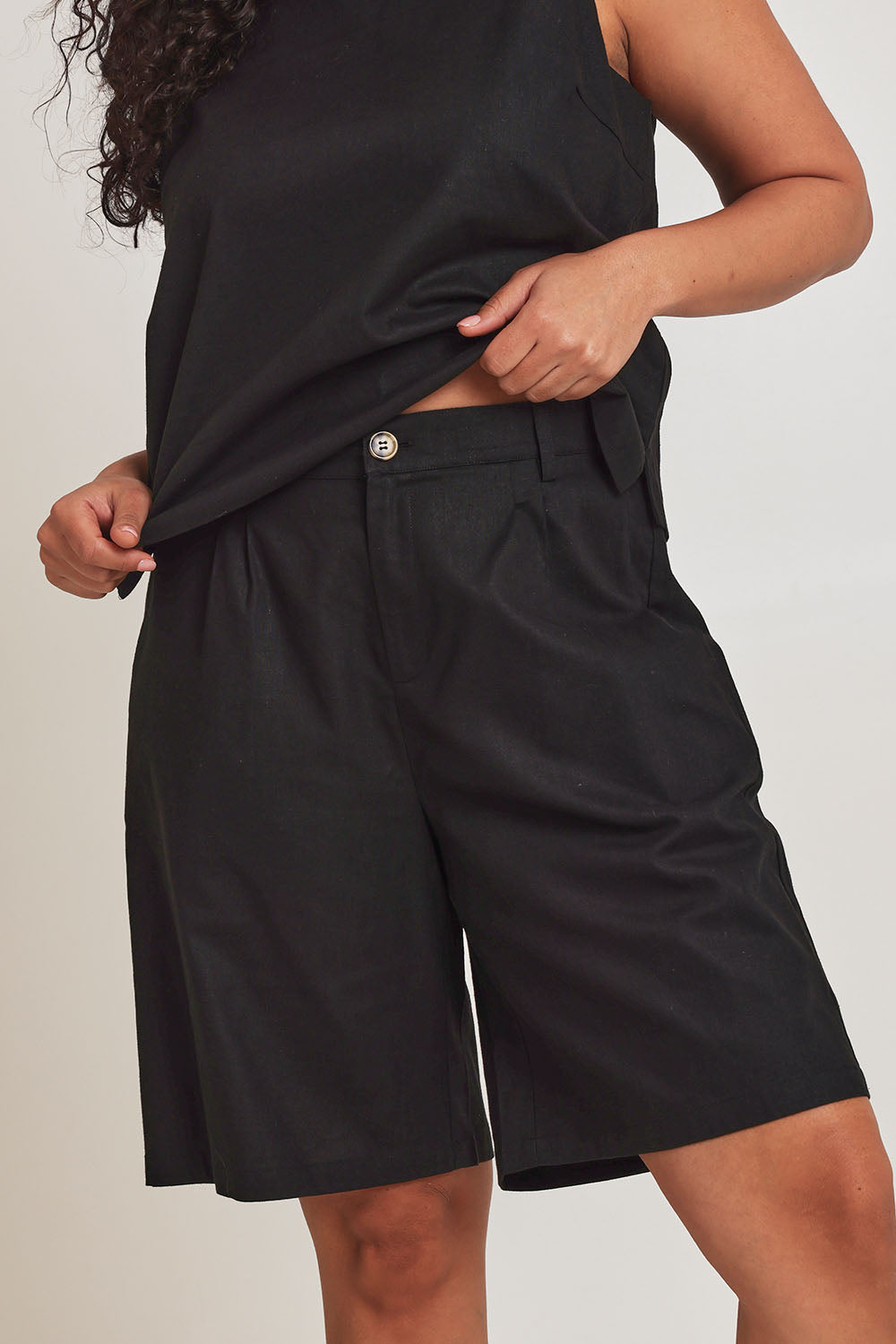 Model Terri-Leigh wearing size 14 of the Linen Cotton Long Short in colour Black (Black), from the front, cropped image