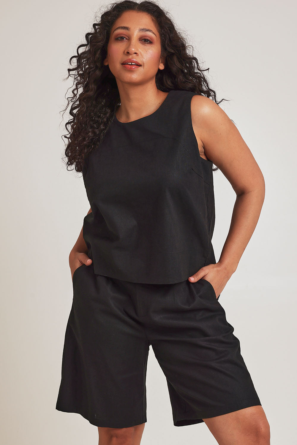 Model Terri-Leigh wearing size 14 of the Linen Cotton Long Short in colour Black (Black), from the front, cropped image