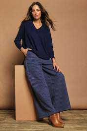 Model Madeline wearing size S of the Cotton Cashmere V Neck Sweater in colour Navy (Blue), from the front, showing the whole outfit