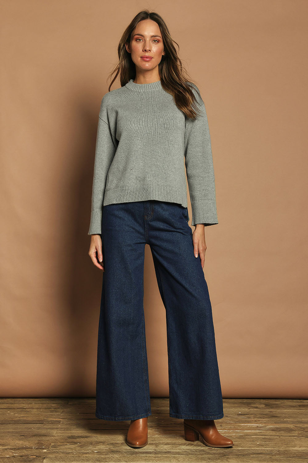 Model Madeline wearing size S of the Cotton Wool Cashmere Relaxed Jumper in colour Opalgrey (Grey), from the front, showing the whole outfit