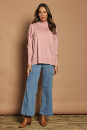 Model Madeline wearing size S of the Merino Wool Back Split Tunic in colour Softpink (Pink), from the front, showing the whole outfit