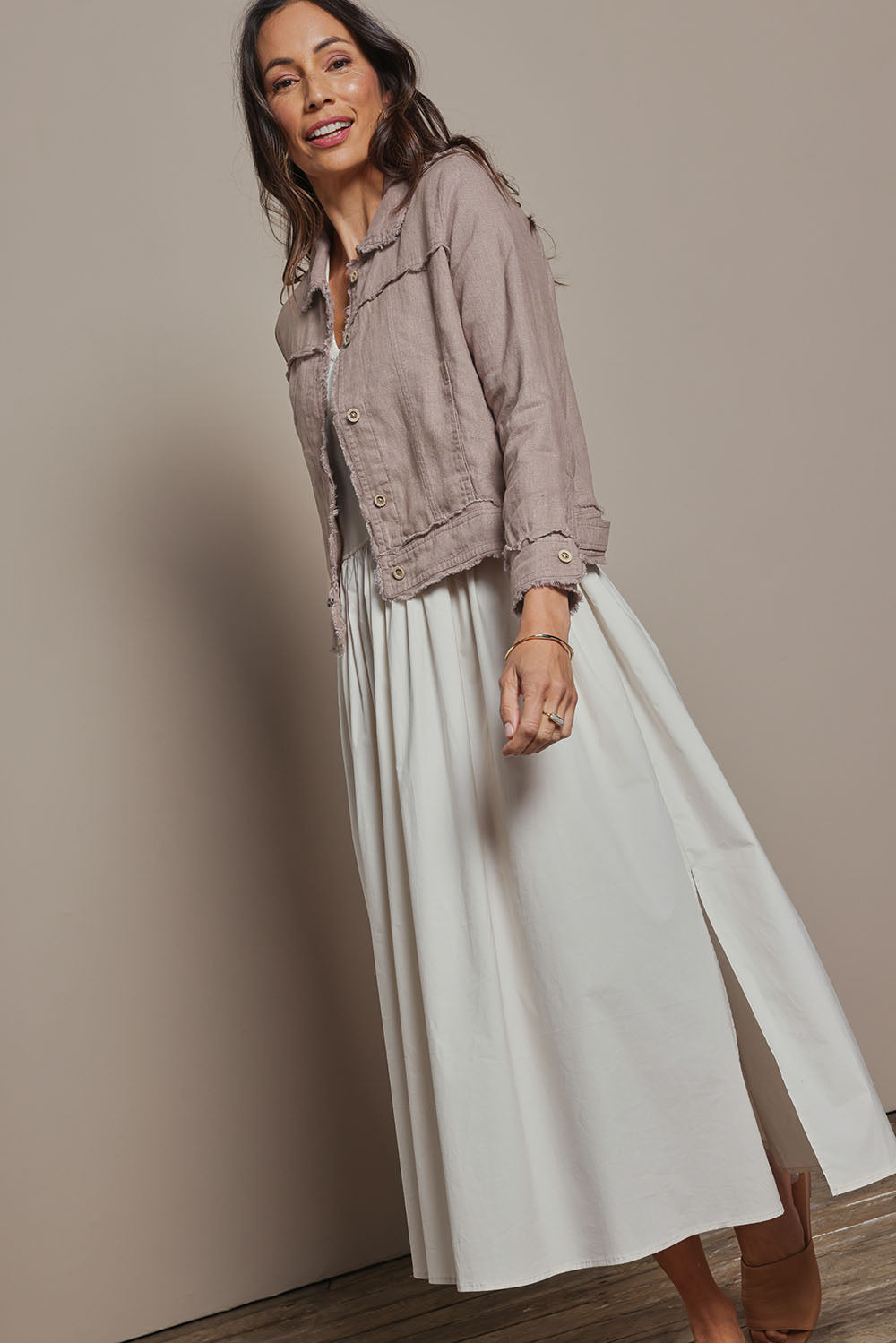 Model Amandam wearing size 10 of the Linen Relaxed Jacket – Latte in colour Latte, from the front