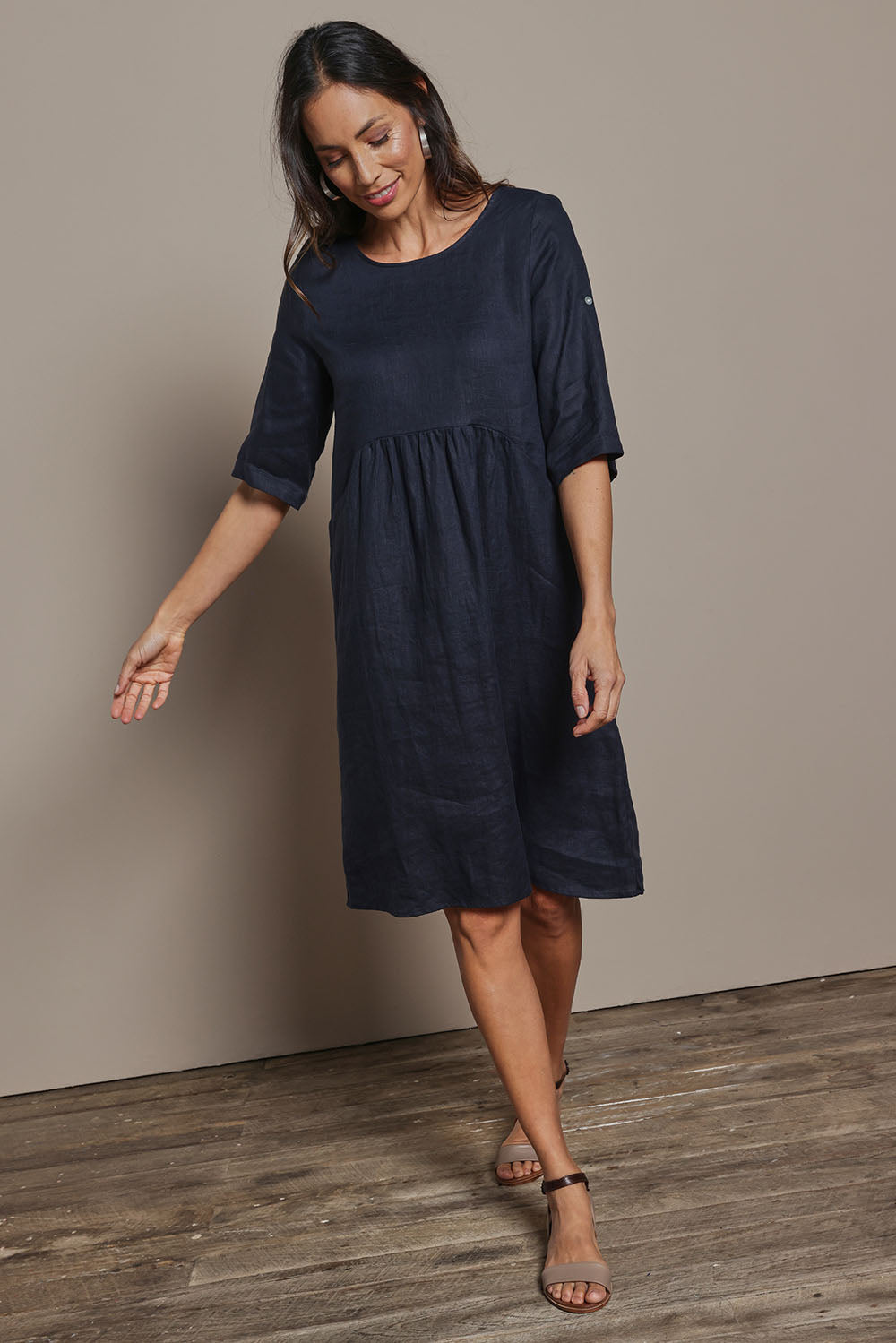 Model Amanda wearing size 10 of the Linen Pocket Dress in colour Navy (Blue), from the front, showing the whole outfit