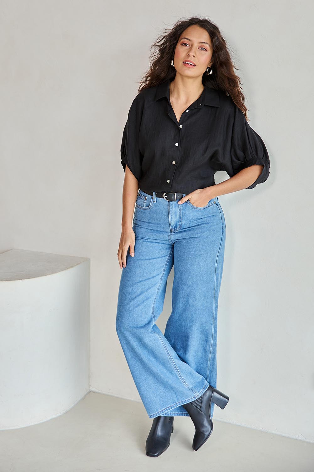 Model Tahneei wearing size 10 of the Linen Pleated Sleeve Shirt – Black in colour Black, from the front