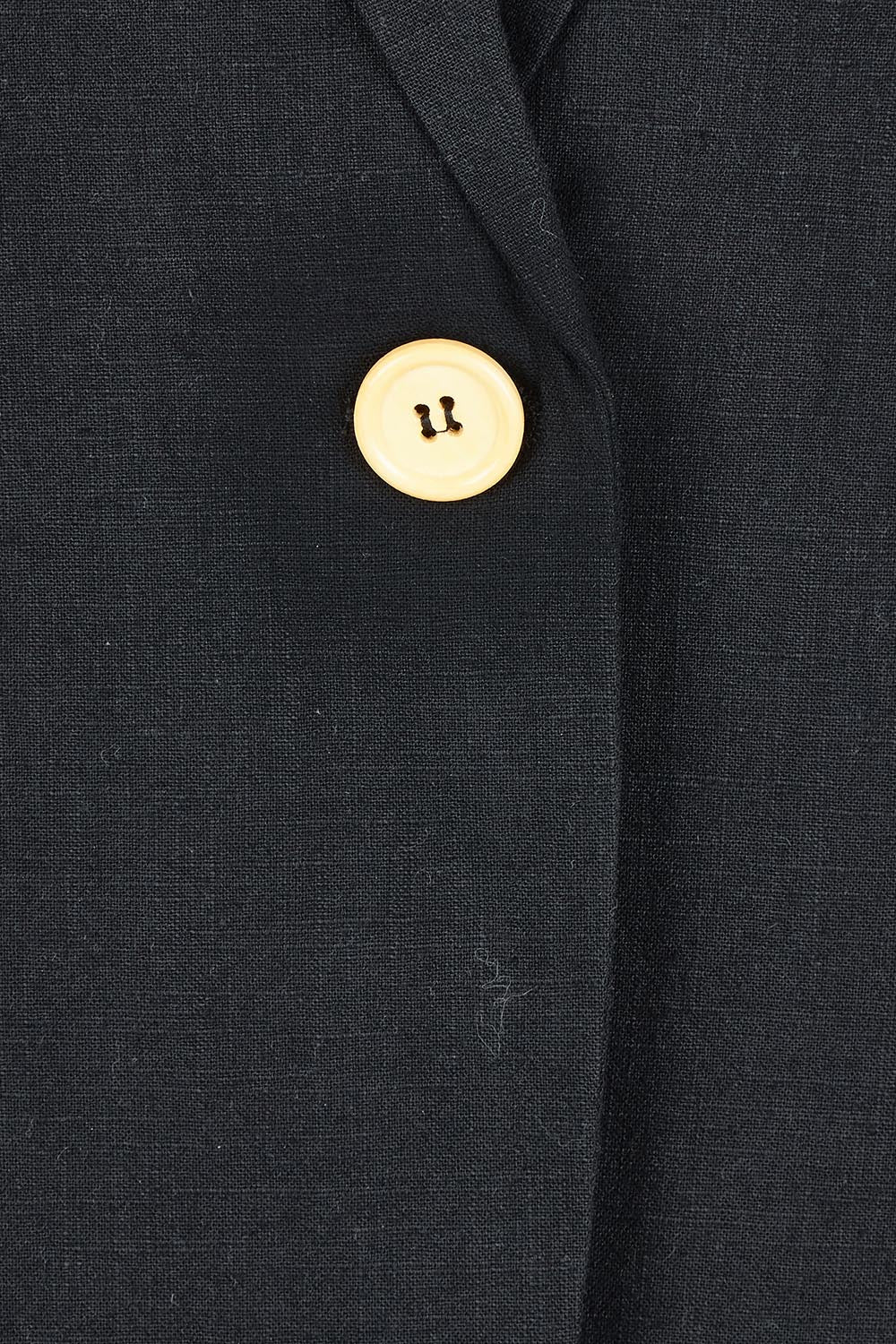 Product shot of the Cotton Linen Blazer in colour Black (Black), detail