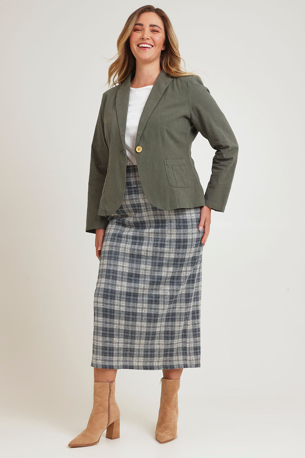Model Chanel wearing size 16 of the Cotton Linen Blazer in colour Khaki (Green), from the front, showing the whole outfit