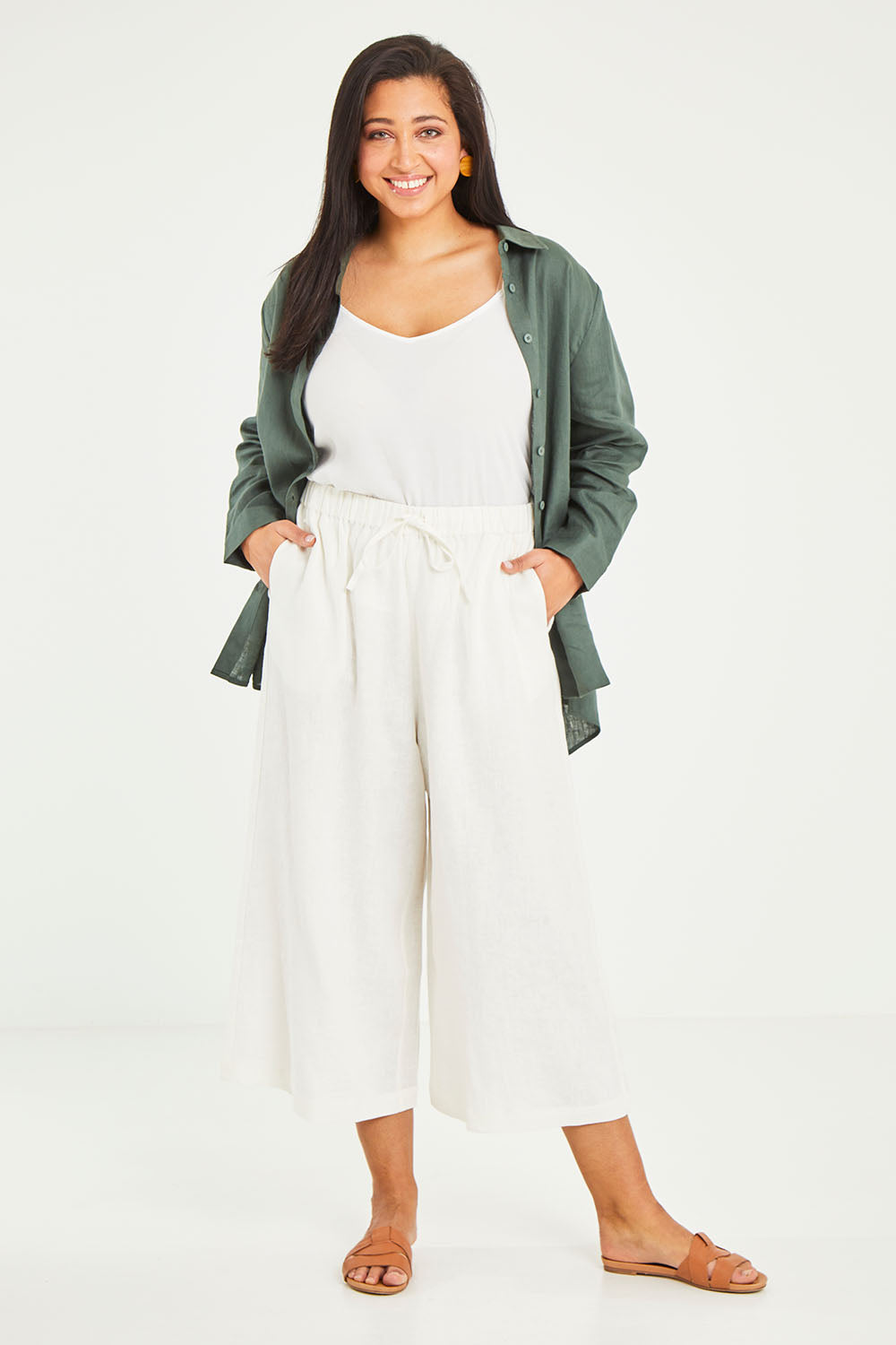 Model Terri-Leigh wearing size 14 of the Linen Drawstring Pants in colour White (White), from the front, showing the whole outfit