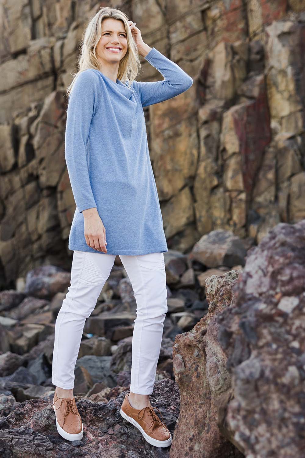 Model Kelly wearing size S of the Wool Cashmere Crossover Tunic in colour Bluemarl (Blue), from the front, showing the whole outfit