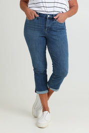 Model Sandy wearing the Chloe Capri Jean in colour Costabrava (Blue), from the front, cropped image