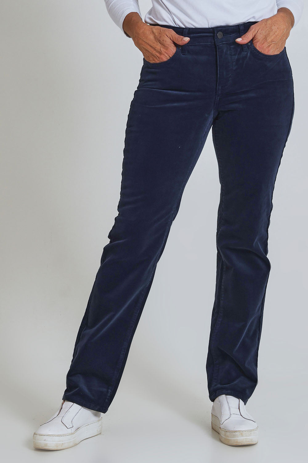 Model Sandy wearing the Marilyn Straight Jean in colour Starless (Blue), from the front, cropped image