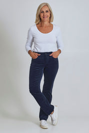 Model Sandy wearing the Marilyn Straight Jean in colour Starless (Blue), from the front, showing the whole outfit