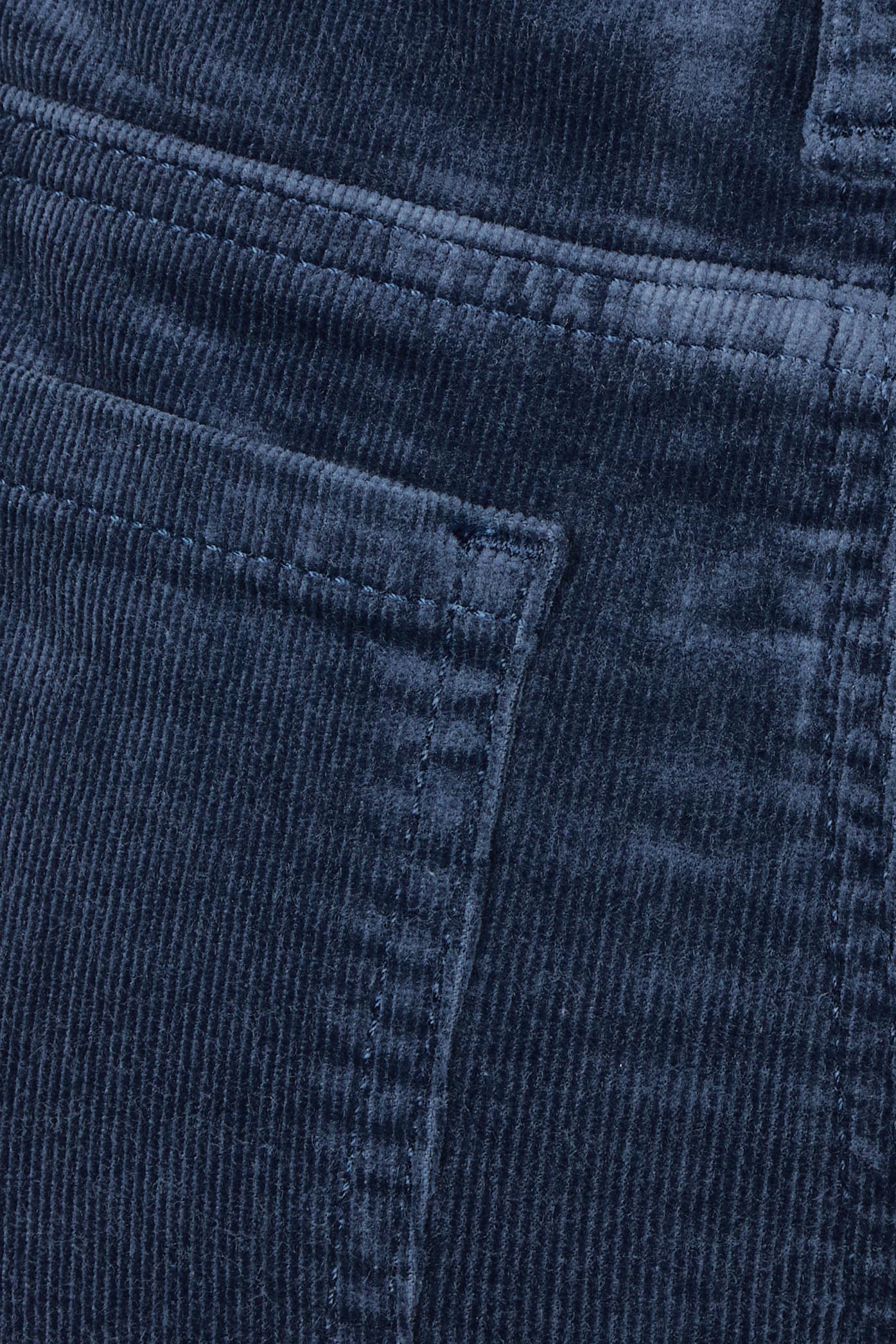 Product shot of the Marilyn Straight Jean in colour Starless (Blue), detail