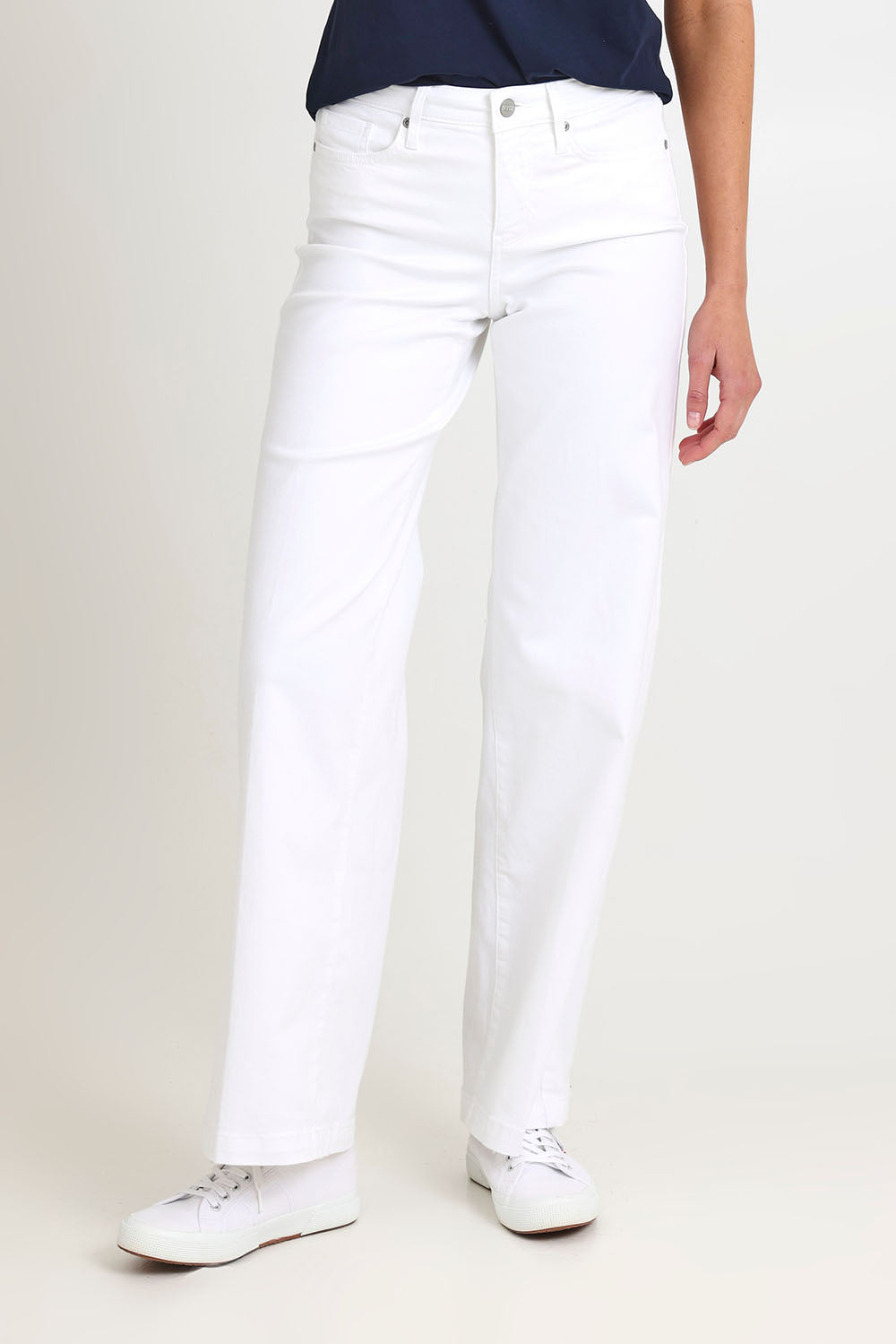 Model Madeline wearing the Teresa Wide Leg Jeans in colour Opticwhite (White), from the front, cropped image