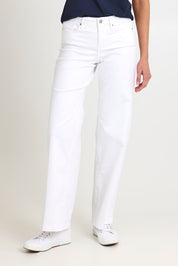 Model Madeline wearing the Teresa Wide Leg Jeans in colour Opticwhite (White), from the front, cropped image