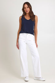 Model Madeline wearing the Teresa Wide Leg Jeans in colour Opticwhite (White), from the front, showing the whole outfit