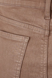 Product shot of the Sheri Slim Jean in colour Incense, detail