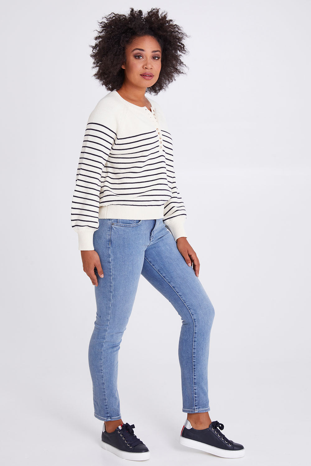 Model Olivia wearing the Sheri Slim Jean in colour Haley (Blue), from the front, showing the whole outfit