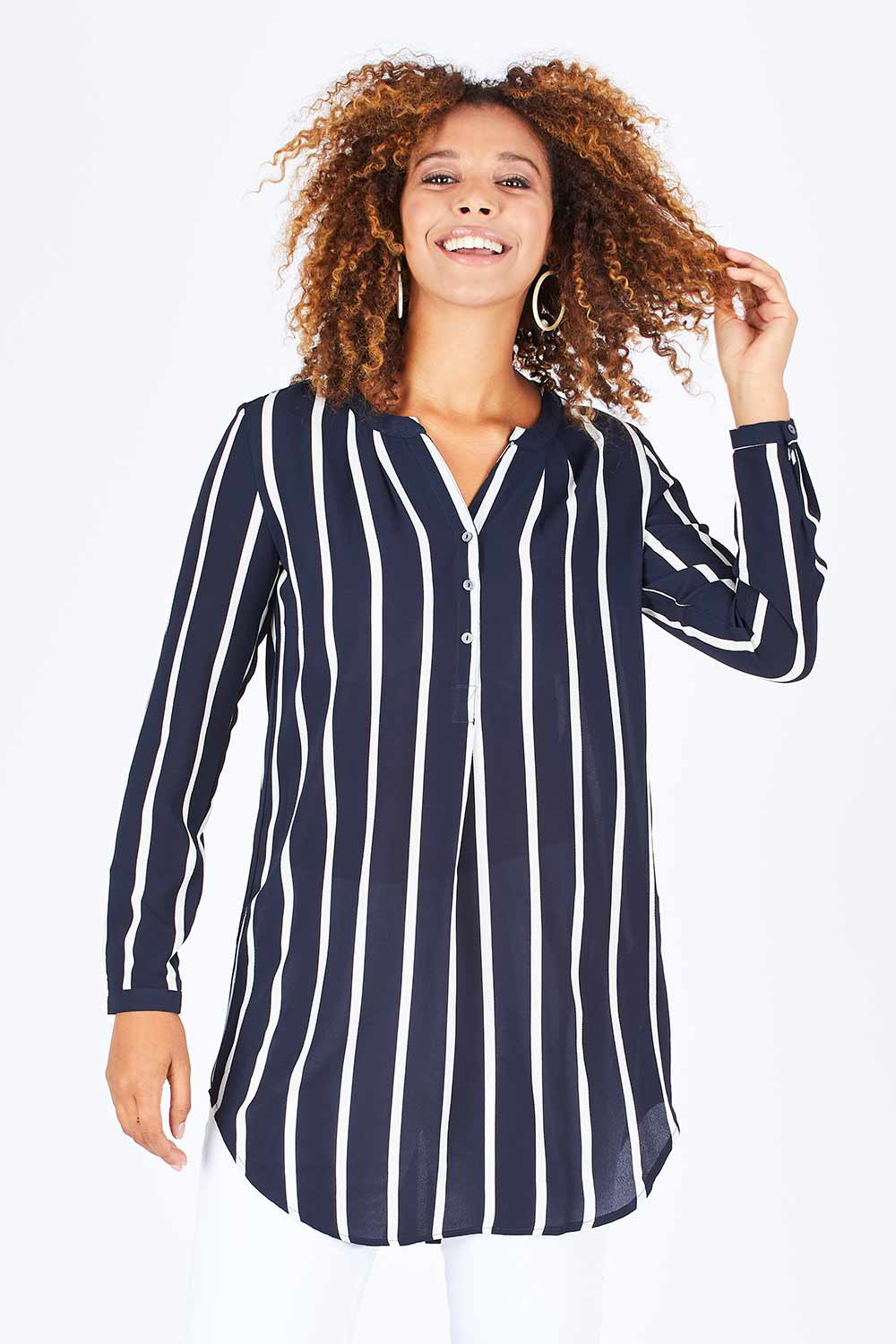 Model Summer wearing size S of the Aida Long Tunic Shirt in colour AidaStripe (Black), from the front, cropped image