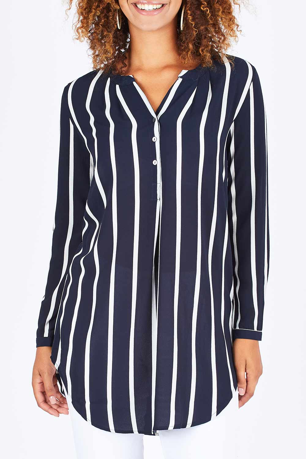 Model Summer wearing size S of the Aida Long Tunic Shirt in colour AidaStripe (Black), from the front, cropped image