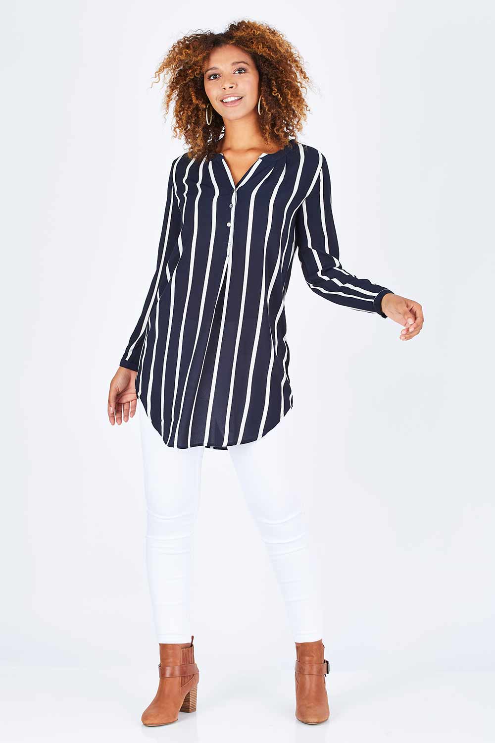 Model Summer wearing size S of the Aida Long Tunic Shirt in colour AidaStripe (Black), from the front, showing the whole outfit