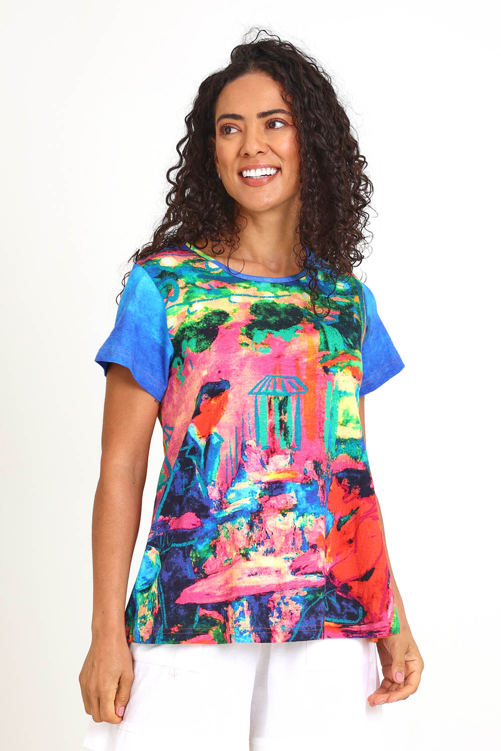 Model Pamelar wearing size 10 of the Crew Contemporary T-Shirt – French in colour French, in a cropped view