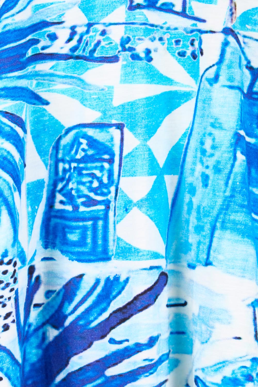 Product shot of the V Contemporary T-Shirt – Island in colour Island, showing detail