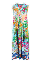 Product shot of the Sleeveless V Maxi Dress – Print in colour Print, from the front