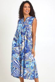 Model Pamelar wearing size 10 of the Pleated Maxi Dress – Print in colour Print, in a cropped view