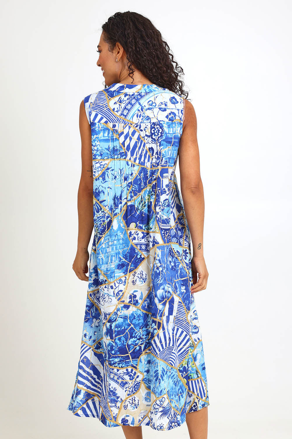 Model Pamelar wearing size 10 of the Pleated Maxi Dress – Print in colour Print, from the front