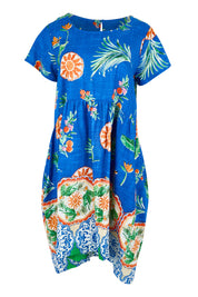 Product shot of the Boxy Dress – Print in colour Print, from the front