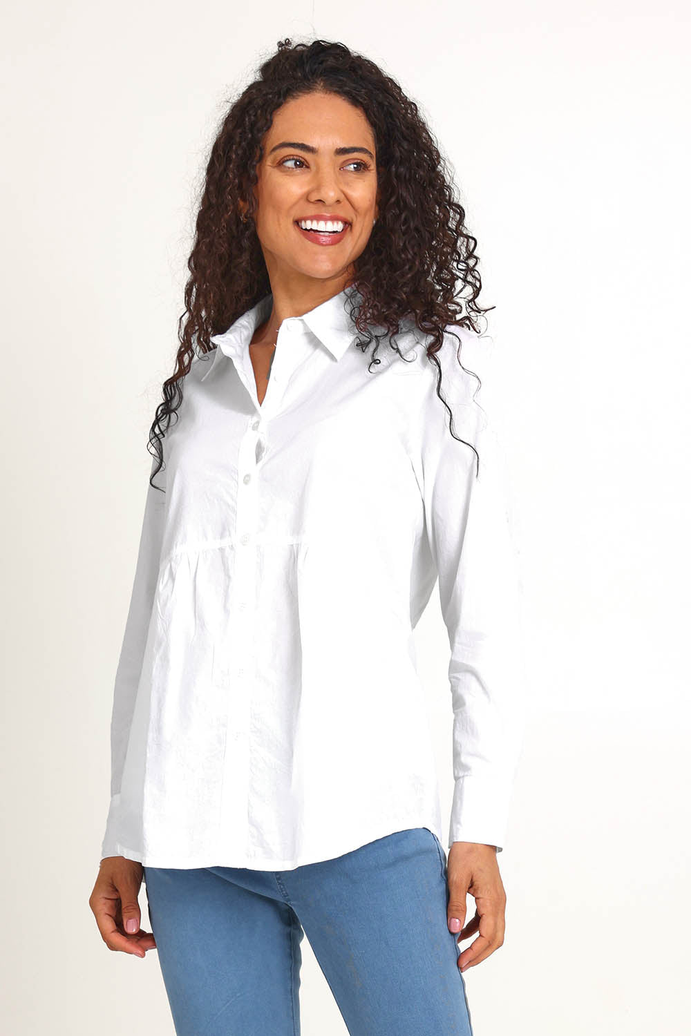 Model Pamelar wearing size 10 of the Essentials Poplin Cotton Shirt - White in colour White, in a cropped view