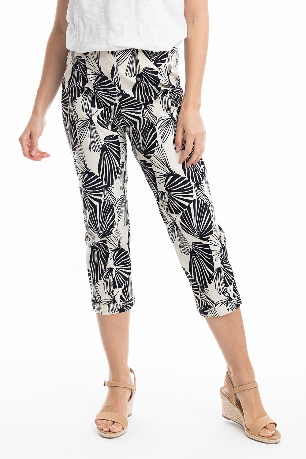 A model wearing the Papagayo Cotton Pant in colour Print (Black), from the front, cropped image