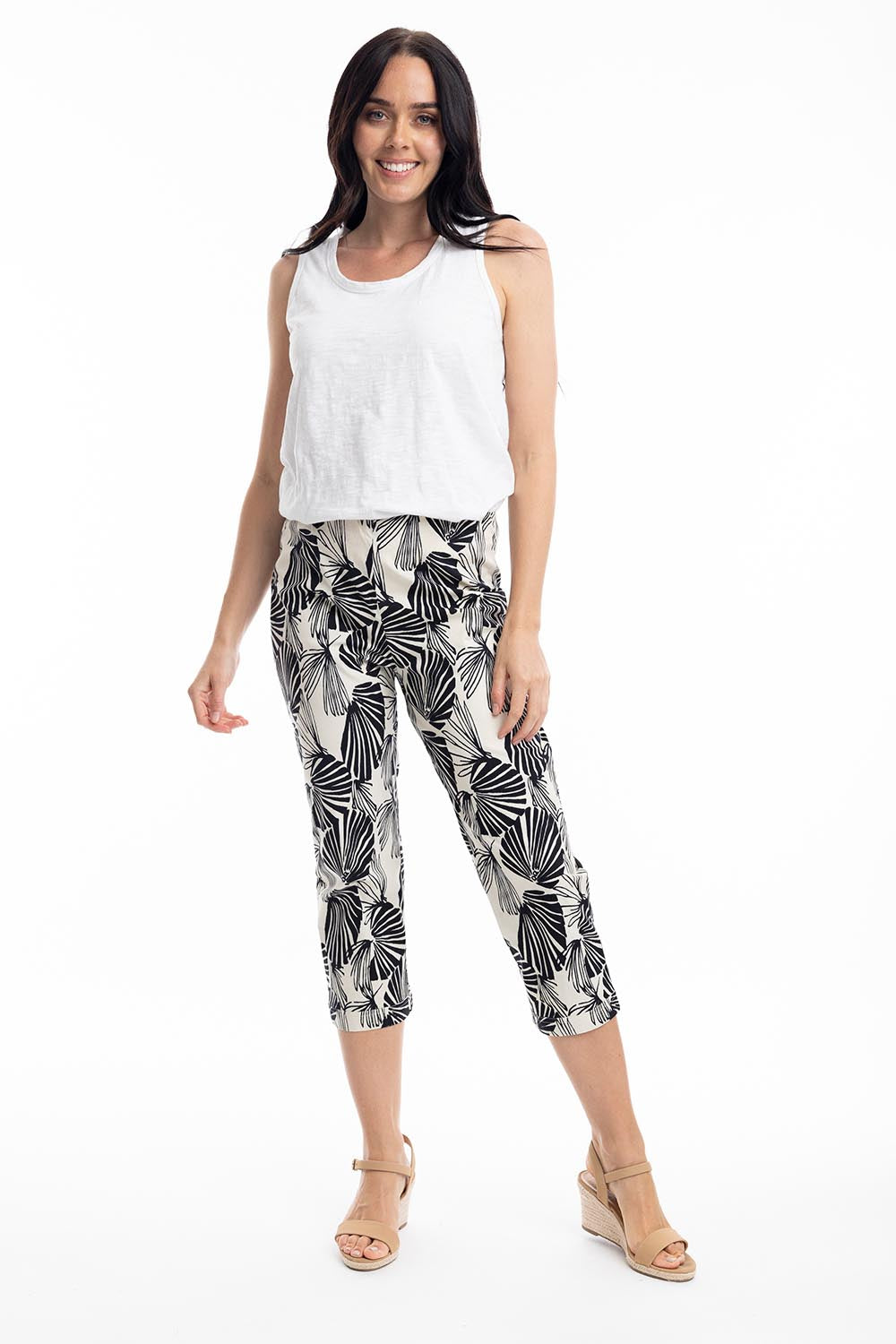 A model wearing the Papagayo Cotton Pant in colour Print (Black), from the front, showing the whole outfit