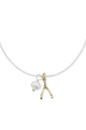 Product shot of the Dreamweaver Necklace in colour Makeawish (Metallics), detail