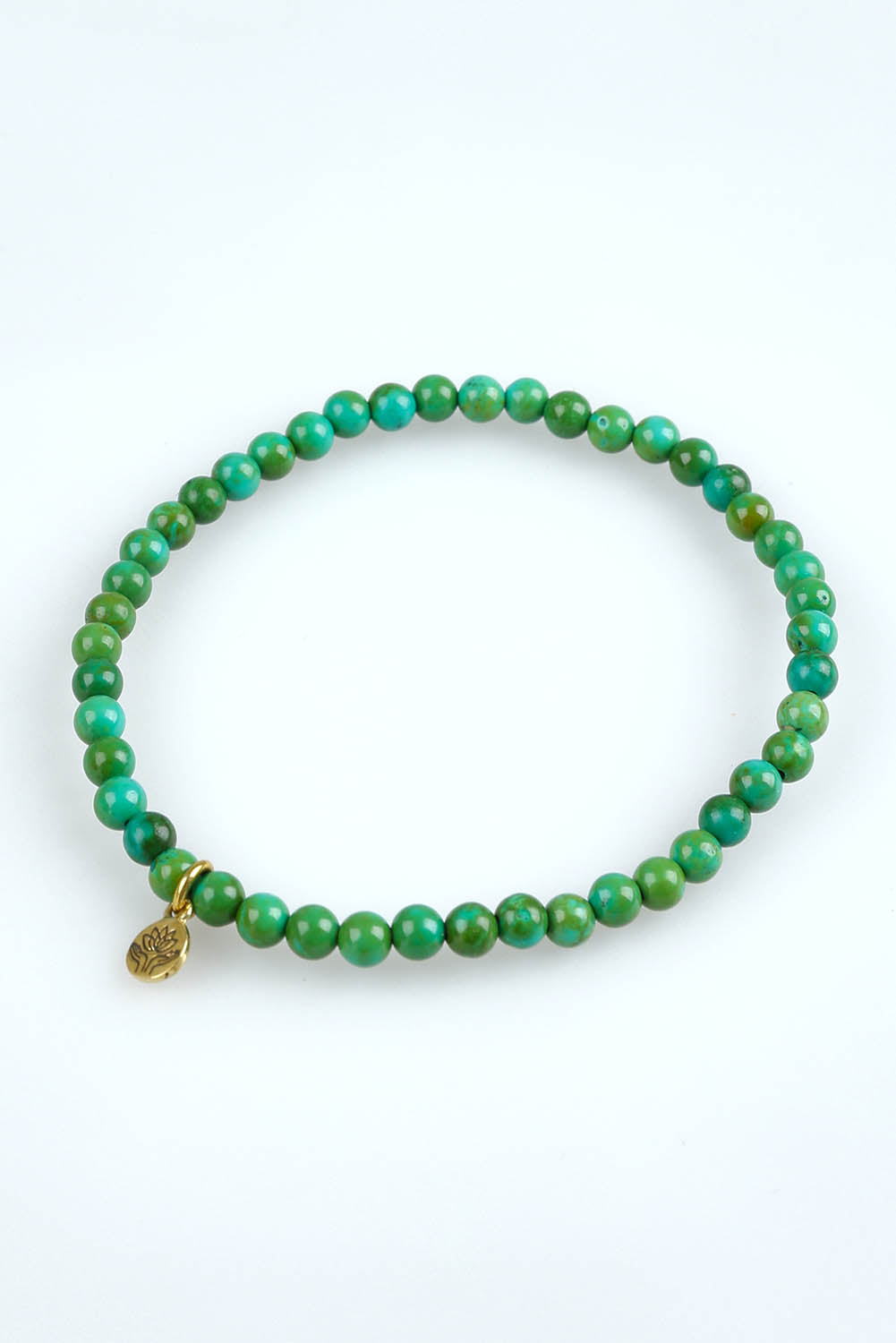 A model wearing the Healing Gem Bracelet in colour Happiness (Green), from the front, showing the whole outfit