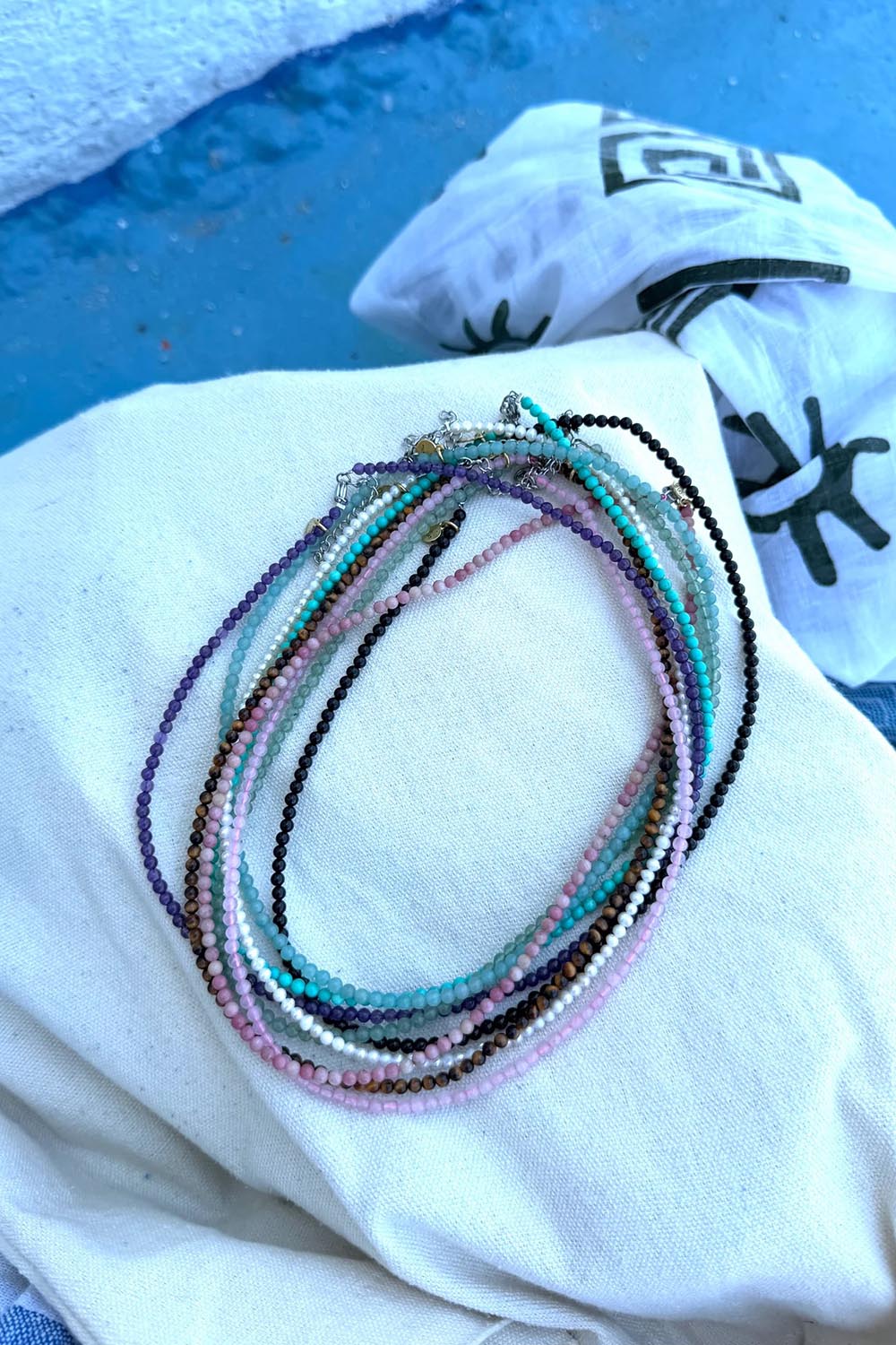 Product shot of the Healing Gems Classics Necklace - Onyx in colour Onyx, showing detail