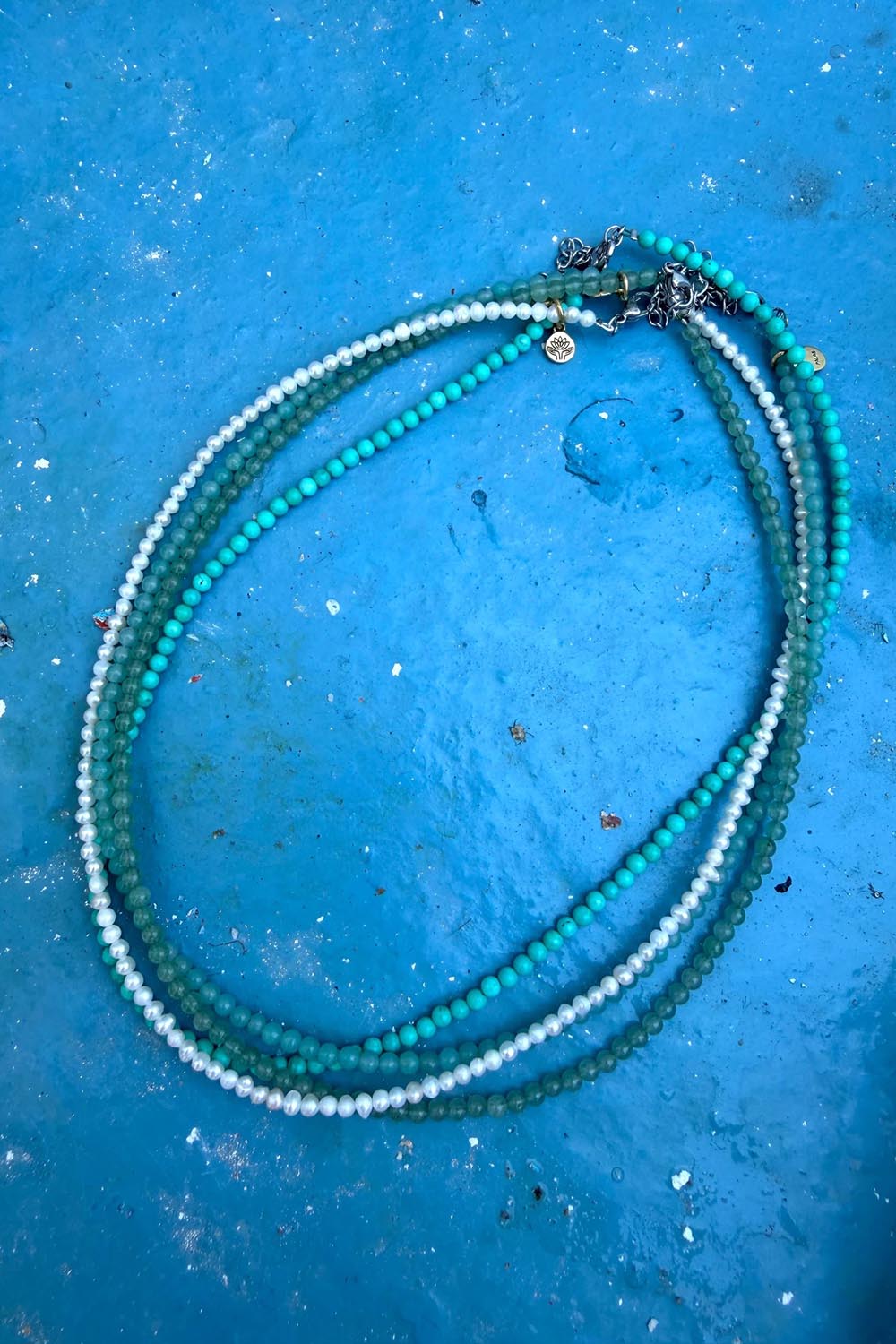 Product shot of the Healing Gems Classics Necklace - Pearl in colour Pearl, from the front