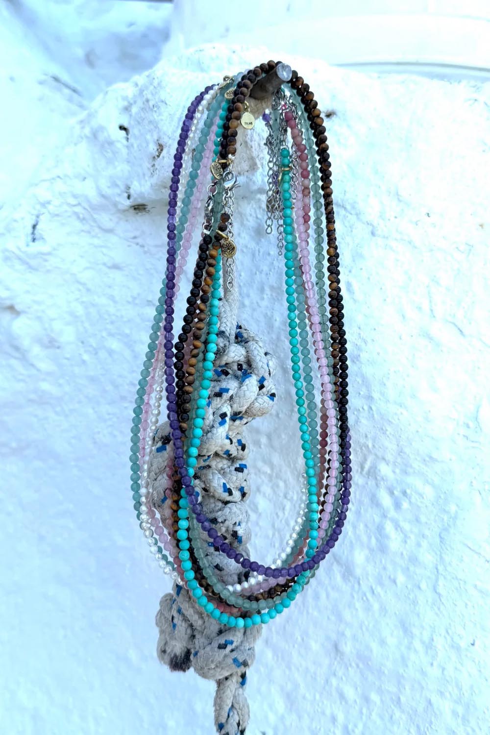 Product shot of the Healing Gems Classics Necklace - Rosequartz in colour Rosequartz, from the back