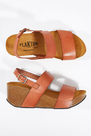 A model wearing size 38 of the Marr Heel in colour Carne, from the front, showing the whole outfit